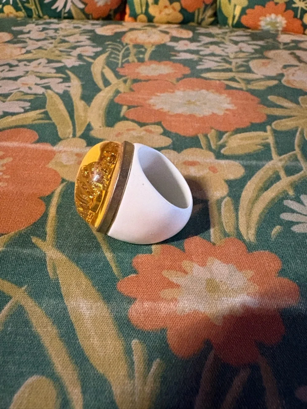 Betsey Johnson Seahorse Cocktail Ring- Size 7.5- Gold White Statement Ring